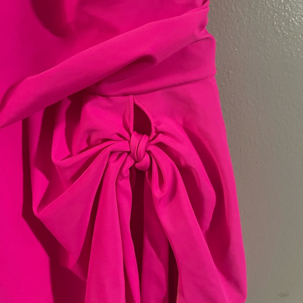 Vibrant Pink Sleeveless‎ shaping swimsuit - Picture 2 of 6